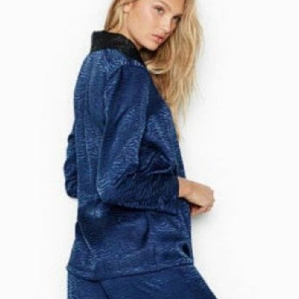 Victoria's Secret Short Robe - Picture 4 of 4